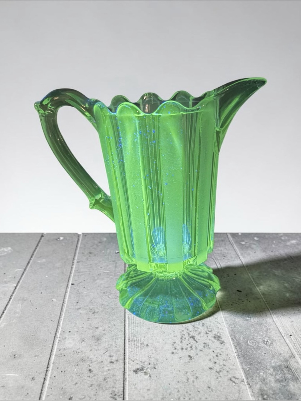 ANTIQUE RIBBON PATTERN GLASS CREAMER – FROSTED PANELS & UV GLOW